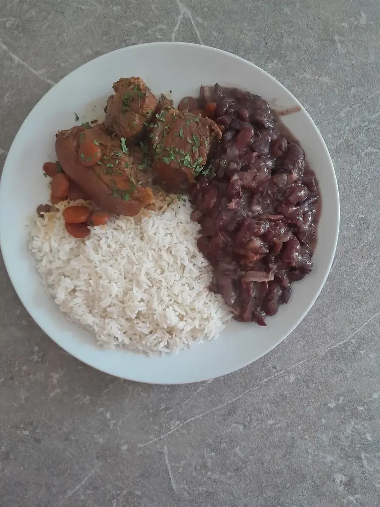 Porc Roussi/ Riz Basmati/  Haricots rouges (1 pers)